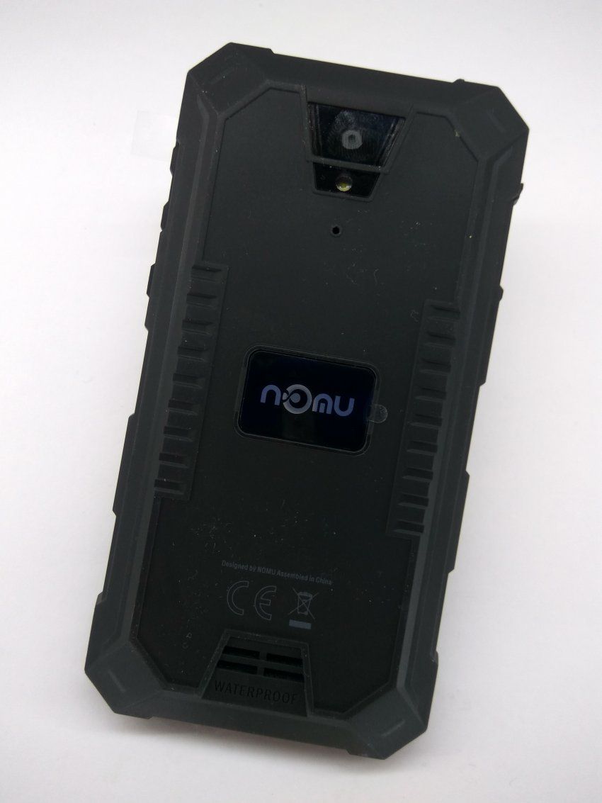 Nomu s10 detras